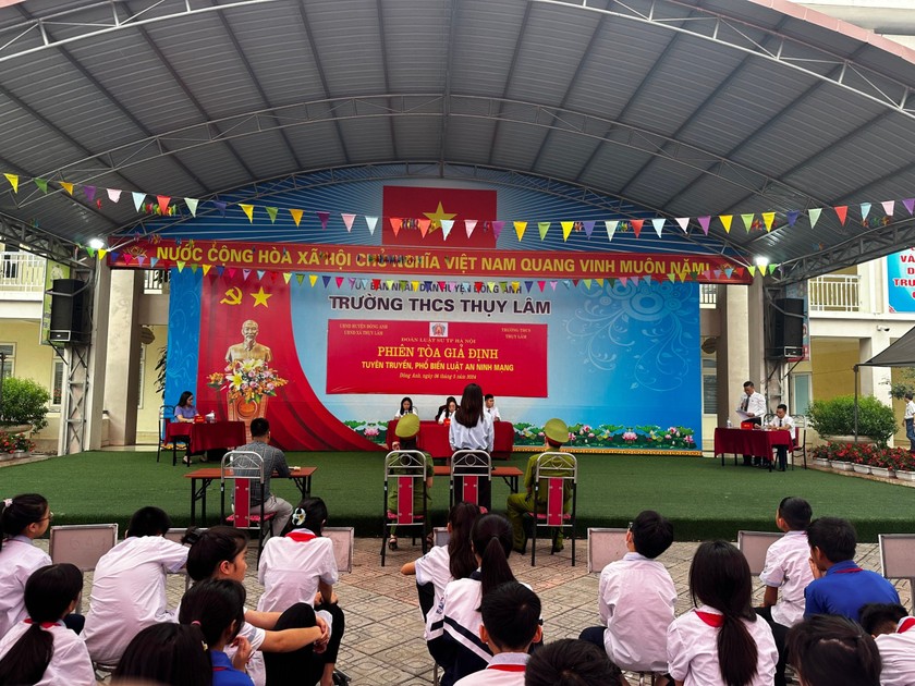 Cảnh Buổi tuyên truyền, phổ biến, giáo dục pháp luật tại Trường THCS Thụy Lâm