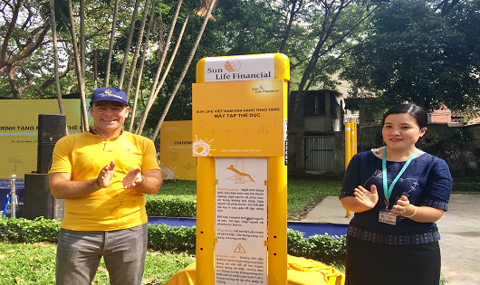 Sun Life Việt Nam tặng máy tập thể dục cho Công viên Tao Đàn (TP Hồ Chí Minh)