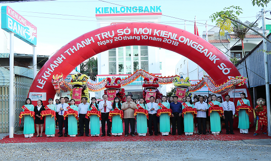 Nghi thức cắt băng khánh thành trụ sở mới Kienlongbank Phòng giao dịch Số 4, tỉnh Kiên Giang