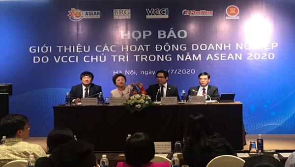 Họp báo công bố giải  thưởng ASEAN Business Awards 2020.