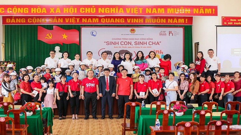 Generali triển khai “Sinh Con, Sinh Cha” và tặng quà cho hơn 600 phụ huynh và các em thiếu nhi tại khu vực ĐBSCL và Tây Nguyên