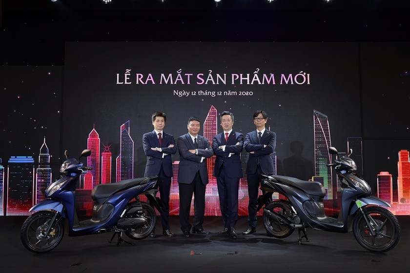 Các lãnh đạo Honda Việt Nam bên sản phẩm mới.