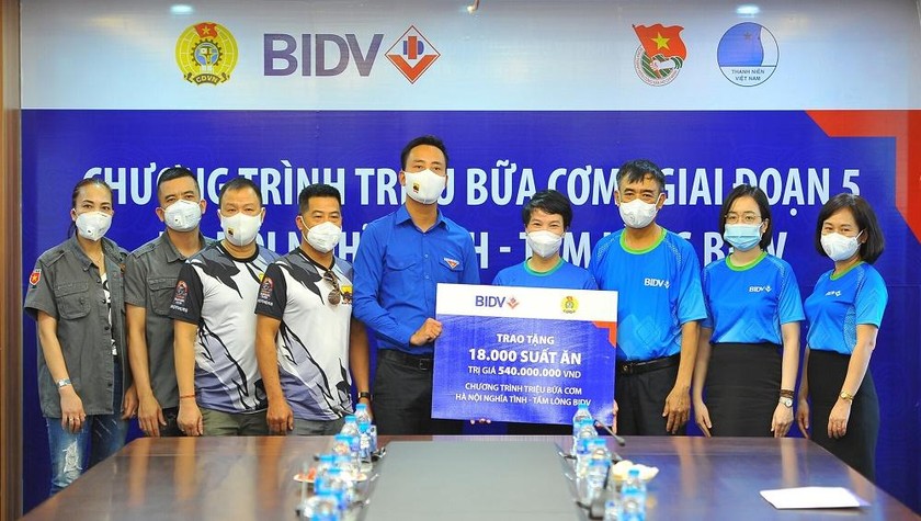 BIDV trao 18.000 suất cơm tặng đồng bào khó khăn tại TP Hà Nội