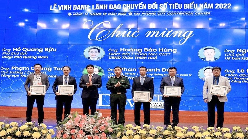 Ông Phạm Quang Toàn, Cục trưởng Cục CNTT Tổng cục Thuế là một trong 6 Lãnh đạo nhóm các CDO khối Nhà nước được vinh danh.