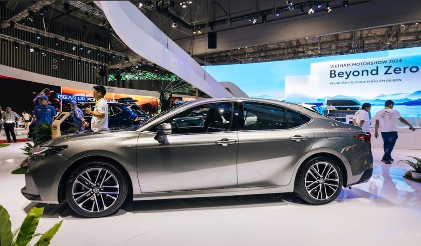 Camry hoàn toàn mới 2024 nhập khẩu từ Thái Lan