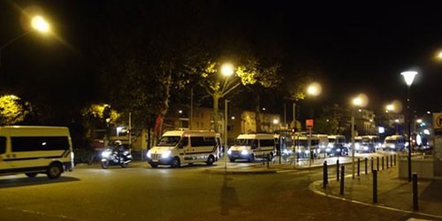 Xe đặc chủng của đặc nhiệm Pháp trên đường phố Toulouse hôm 15/11 (Nguồn: Guardian)