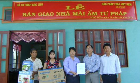 Lễ trao nhà “Mái ấm Tư pháp”