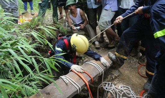 Thi thể phu vàng cuối cùng được đưa ra khỏi hang sâu độc