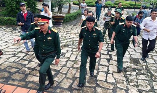 Thượng tướng Võ Văn Tuấn - Phó tổng tham mưu trưởng Quân đội Nhân dân Việt Nam trực tiếp chỉ đạo công tác tìm kiếm, cứu hộ - cứu nạn máy bay gặp nạn. Ảnh: An ninh Thủ đô.
