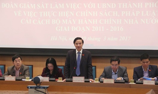 Ông Nguyễn Khắc Định, Chủ nhiệm Uỷ ban Pháp luật của QH, Trưởng đoàn công tác phát biểu tại buổi làm việc.