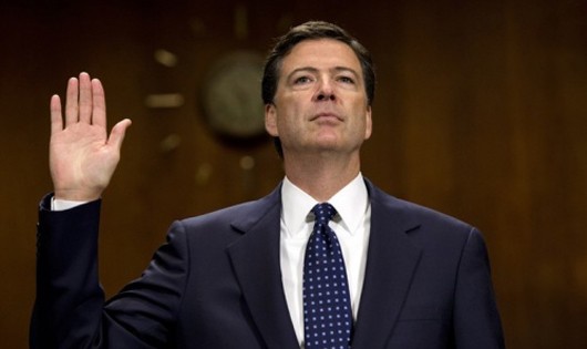 Trump bất ngờ sa thải giám đốc FBI