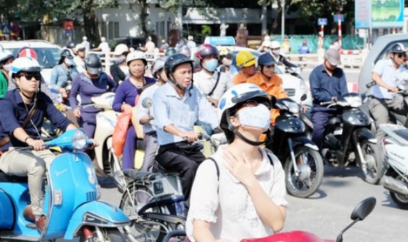 Nóng dữ dội tiếp tục hoành hành Hà Nội, thợ sửa điều hòa 'bỏ của chạy lấy người'