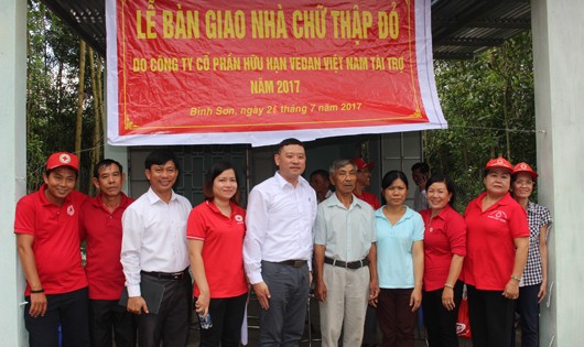 Cha con ông Hoàng Văn Viên (huyện Long Thành) nhận nhà Chữ thập đỏ từ Vedan Việt Nam