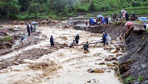 Thủ tướng yêu cầu chăm lo chu đáo người dân vùng lũ, sẵn sàng ứng phó thiên tai mới