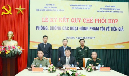 Công an, Bộ đội biên phòng và NHNN 'bắt tay' chống tiền giả