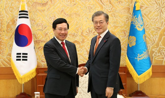 Phó Thủ tướng Phạm Bình Minh hội kiến Tổng thống Hàn Quốc Moon Jae In 