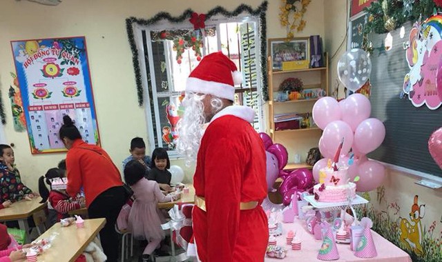 Thu nhập khủng mùa noel, cả vụ phát quà 500 cháu