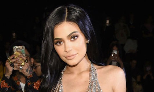 Kylie Jenner trở thành người giàu nhất gia đình Kardashian ở tuổi 21