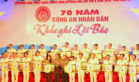 Liên hoan nghệ thuật quần chúng Công an Nhân dân lần thứ 10 năm 2018.