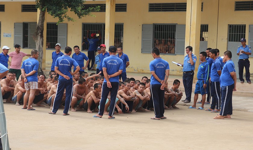 Các học viên trốn trại đã được đưa trở lại Cơ sở Cai nghiện ma túy tỉnh Tiền Giang. Ảnh: Báo Ấp Bắc.