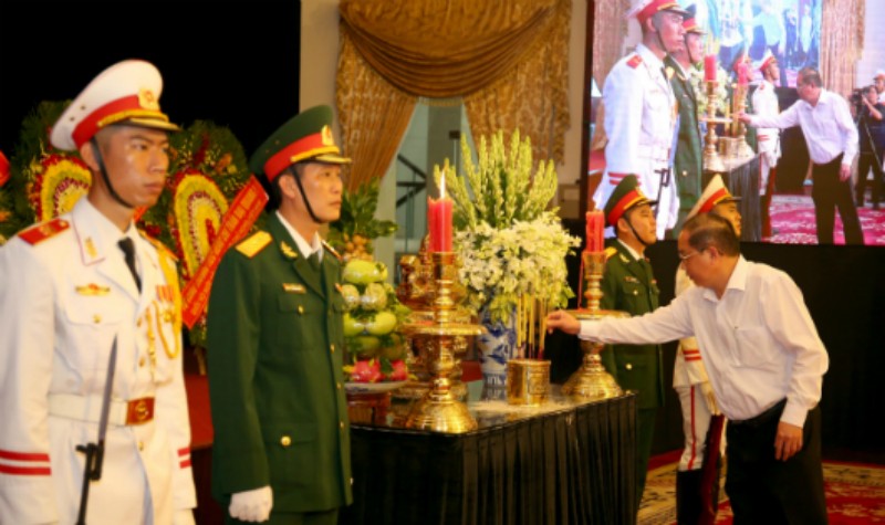 Cục Thi hành án dân sự TP HCM viếng Chủ tịch nước Trần Đại Quang