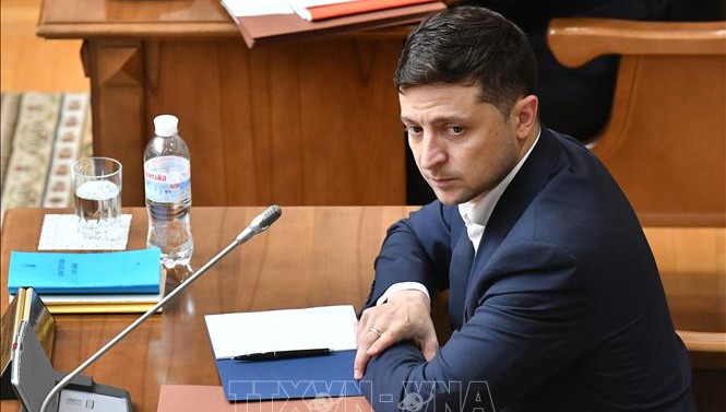 Tổng thống Ukraine Volodymyr Zelensky tại phiên họp của Tòa án Hiến pháp ở Kiev ngày 11/6/2019. Ảnh: AFP/TTXVN