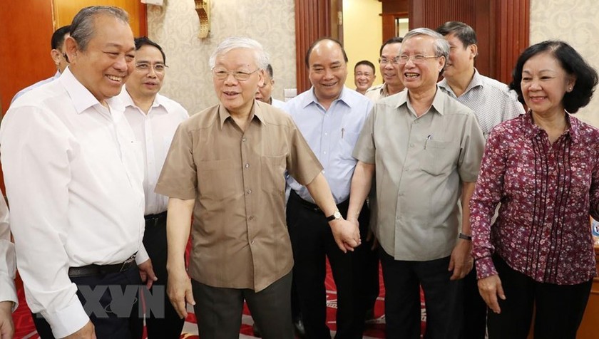 Tổng Bí thư, Chủ tịch nước Nguyễn Phú Trọng và các đại biểu tham dự cuộc họp. (Ảnh: Trí Dũng/TTXVN)