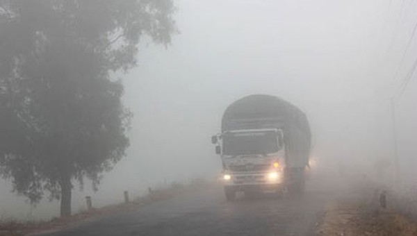 Cảnh sát chia sẻ 'mẹo' lái xe an toàn trong sương mù
