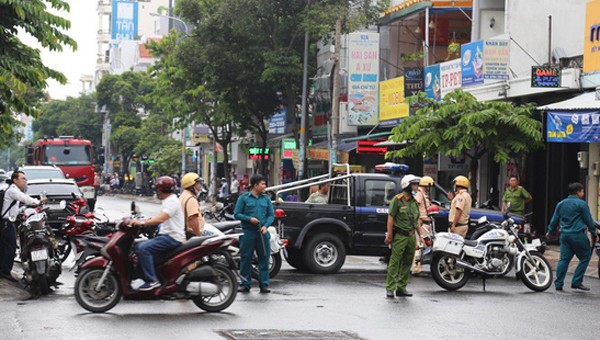 Lực lượng chức năng phong tỏa hiện trường.