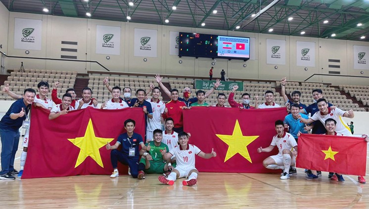 Tuyển Futsal mang vinh quang về nước, Bộ trưởng Nguyễn Văn Hùng gửi thư chúc mừng