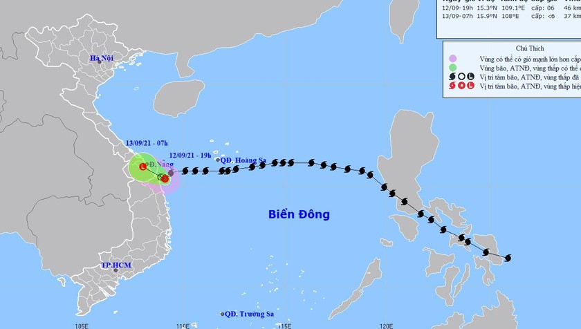 Áp thấp nhiệt đới di chuyển chậm nhưng trút mưa lớn khắp miền Trung