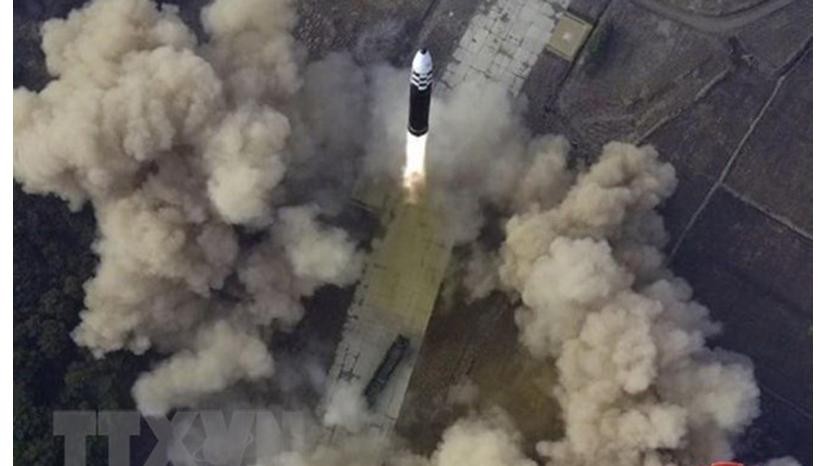 Tên lửa đạn đạo xuyên lục địa (ICBM) Hwasongpho-17 của Triều Tiên được phóng thử tại Bình Nhưỡng, ngày 24/3. (Ảnh: Kyodo/TTXVN)