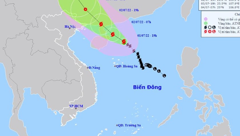 Vị trí tâm bão và đường đi bão số 1 tối 1/7.