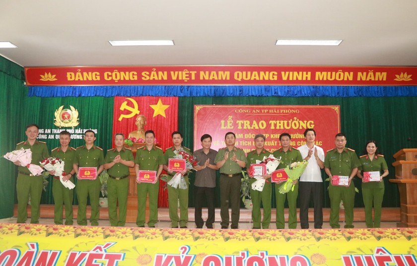 Giám đốc Công an TP Hải Phòng khen thưởng lực lượng phá án