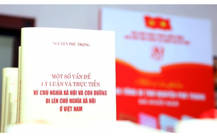 Cuốn sách "Một số vấn đề lý luận và thực tiễn về chủ nghĩa xã hội và con đường đi lên chủ nghĩa xã hội ở Việt Nam" của Tổng Bí thư Nguyễn Phú Trọng.