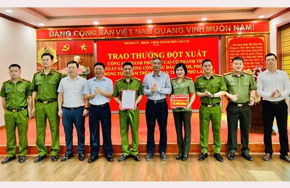 Khen thưởng đột xuất Công an TP Lào Cai