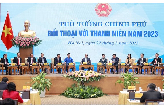 Thủ tướng và lãnh đạo các Bộ đối thoại với thanh niên - Ảnh: VGP/Nhật Bắc