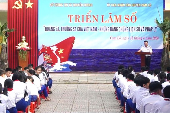 Quang cảnh buổi triển lãm.