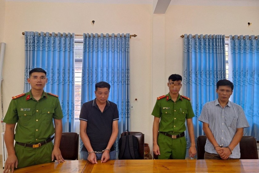 Hai bị can Phạm Mạnh Hùng và Trương Xuân Cường tại cơ quan công an.