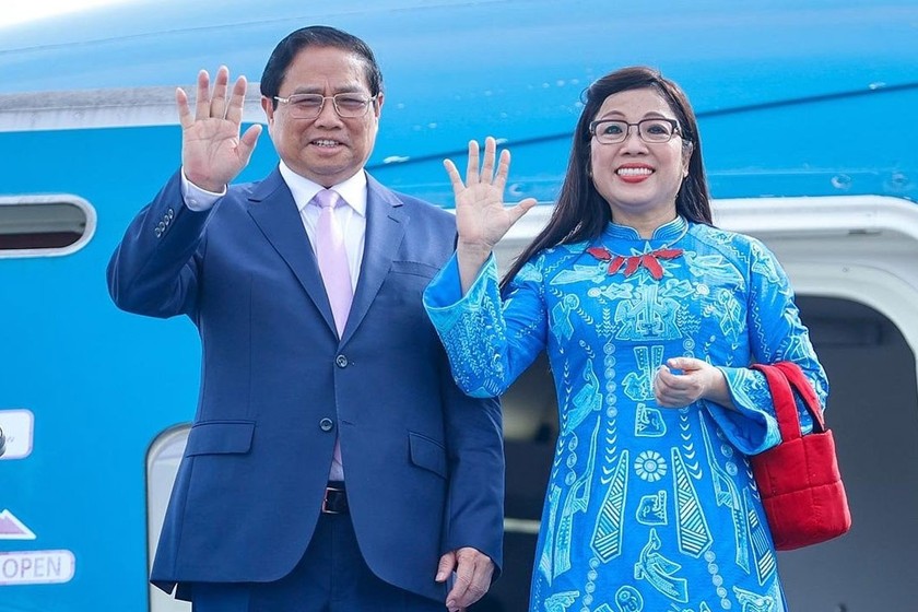 Thủ tướng Phạm Minh Chính và Phu nhân Lê Thị Bích Trân rời Hà Nội, bắt đầu thăm chính thức Hàn Quốc từ ngày 30/6-3/7. Ảnh: Báo Thế giới và Việt Nam. 