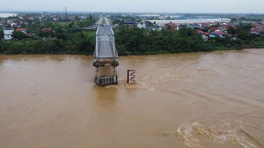 Vụ sập cầu Phong Châu: Khảo sát, lên phương án lắp cầu phao, cứu nạn cứu hộ ảnh 31