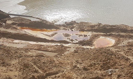 Nước thải chứa hóa chất được xả vào các hồ chứa của công ty cổ phần Kim Sơn.