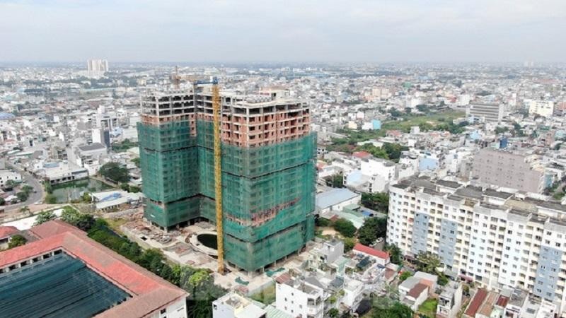  Dự án Kingsway Tower do Công ty Siêu Thành làm chủ đầu tư dù không có bảo lãnh ngân hàng nhưng vẫn bán nhà ở cho khách hàng, khiến hàng trăm người lao đao.