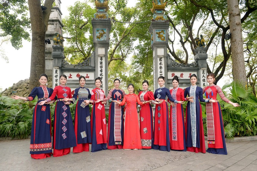 BST Áo dài hoa núi rừng - NTK Đỗ Như Quỳnh