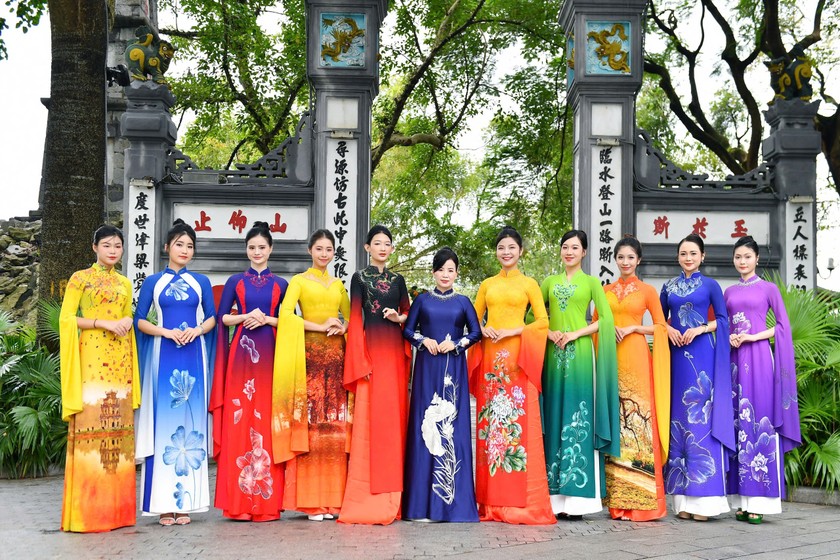 BST Áo dài sắc màu thời gian - NTK Trịnh Kim Hạnh.