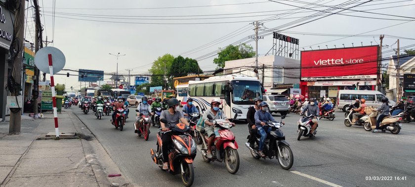 Phải kịp thời điều tiết, hướng dẫn các phương tiện lưu thông tại các giao lộ lân cận Quốc lộ 13