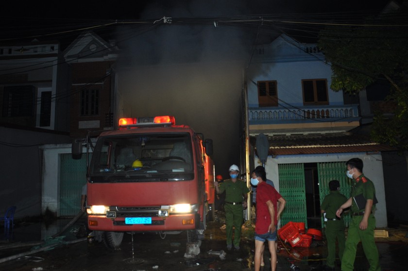 Vụ cháy xảy ra ở kho hàng tại huyện Thanh Miện.
