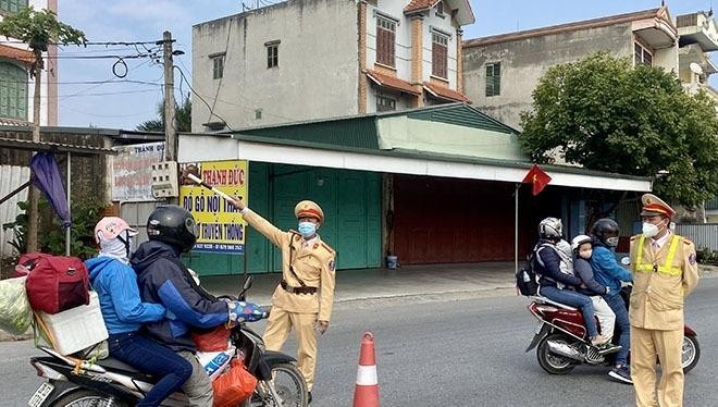 Giám đốc Công an tỉnh Hải Dương yêu cầu quản lý chặt chẽ người, phương tiện ra, vào, nhất là công nhân trở lại huyện làm việc sau Tết Nguyên đán.