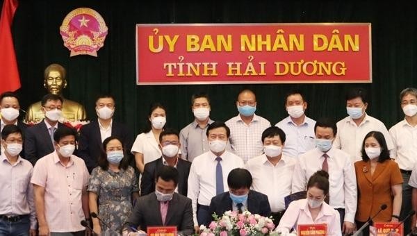 Lễ ký kết hợp đồng tài trợ lập quy hoạch tỉnh thời kỳ 2021- 2030, tầm nhìn đến năm 2050 giữa Hải Dương và các đơn vị tài trợ.