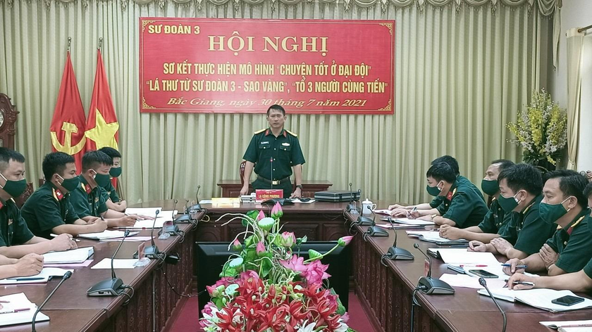 Đại tá La Công Phương, Bí thư Đảng ủy, Chính ủy Sư đoàn 3 phát biểu tại buổi sơ kết